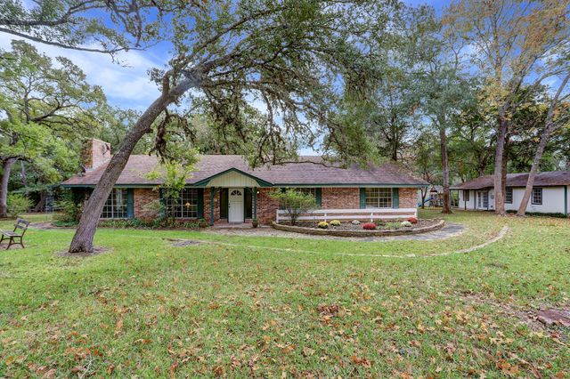 5400 Florida Chapel Road, Fayetteville, TX 78940
