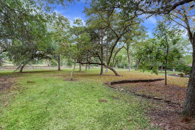 5400 Florida Chapel Road, Fayetteville, TX 78940