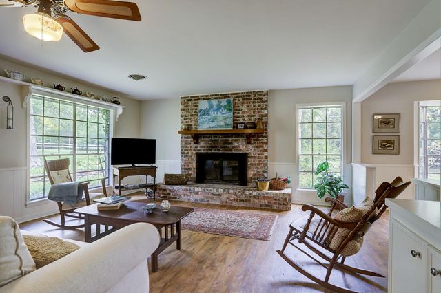 5400 Florida Chapel Road, Fayetteville, TX 78940