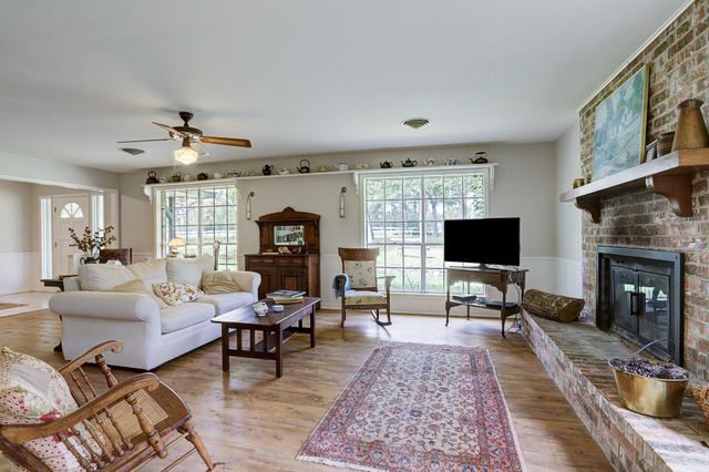 5400 Florida Chapel Road, Fayetteville, TX 78940