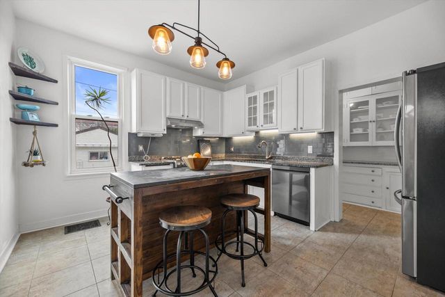 615 E Otjen STREET, Milwaukee, WI 53207