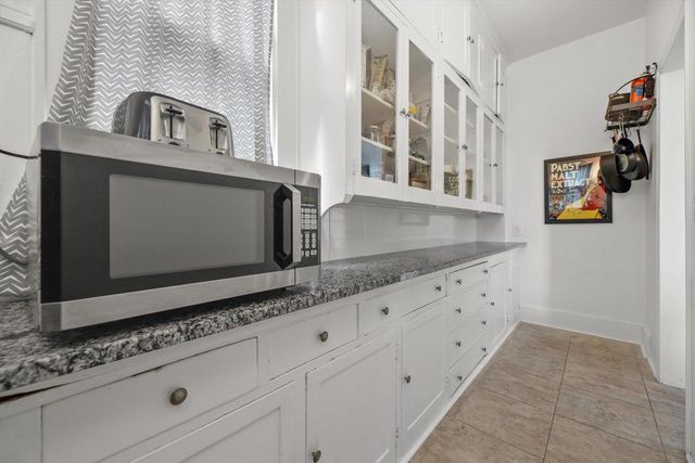 615 E Otjen STREET, Milwaukee, WI 53207