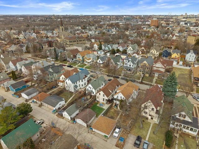 615 E Otjen STREET, Milwaukee, WI 53207