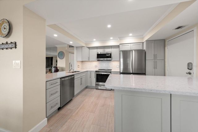 1621 GULF BOULEVARD 607, Clearwater Beach, FL 33767