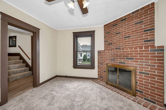 37 Beaudry St, Lowell, MA 01850