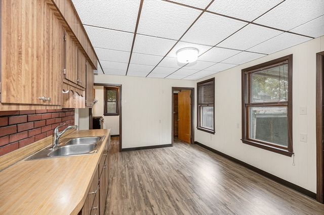 37 Beaudry St, Lowell, MA 01850