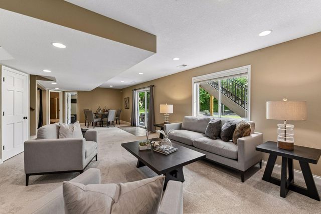 9113 Sunnyvale Drive, Chanhassen, MN 55317