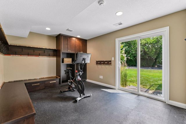9113 Sunnyvale Drive, Chanhassen, MN 55317