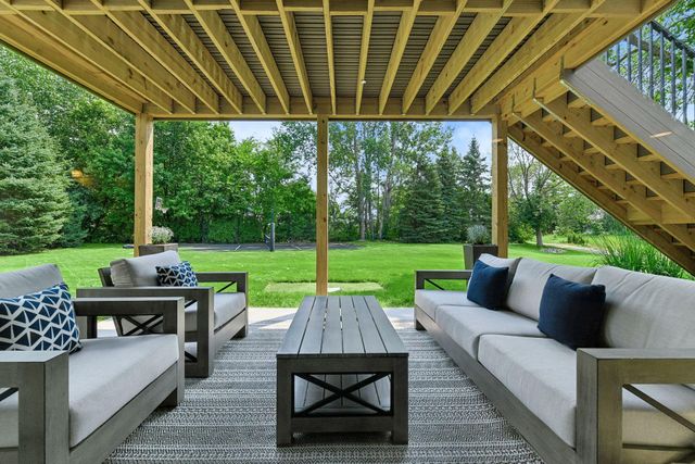9113 Sunnyvale Drive, Chanhassen, MN 55317