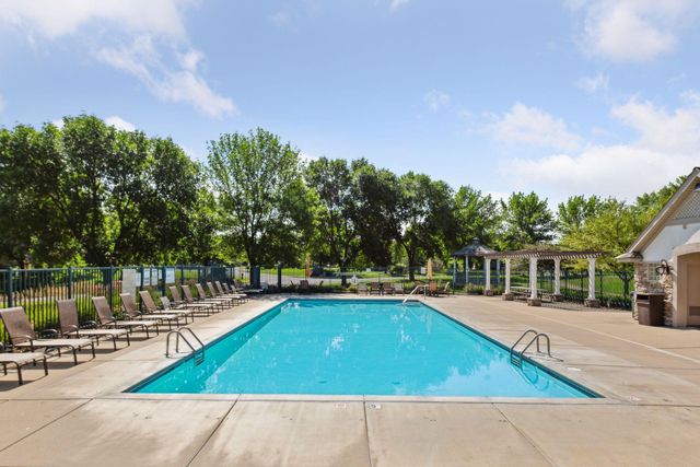 9113 Sunnyvale Drive, Chanhassen, MN 55317