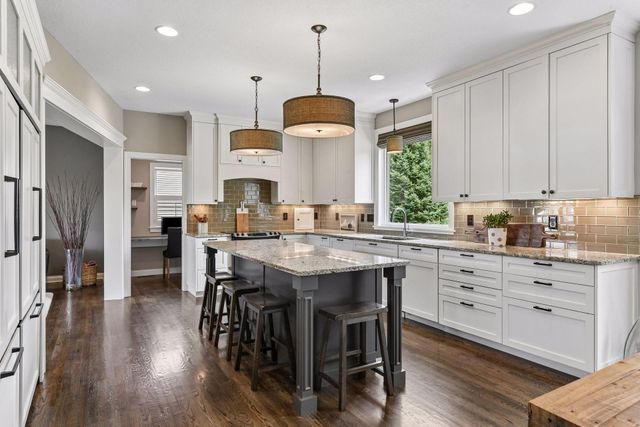 9113 Sunnyvale Drive, Chanhassen, MN 55317