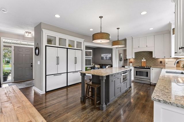 9113 Sunnyvale Drive, Chanhassen, MN 55317