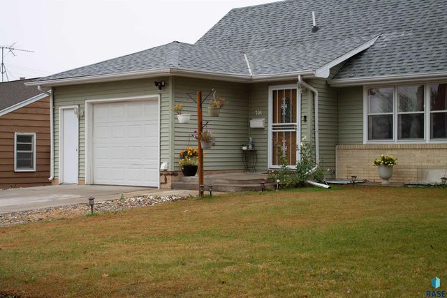 704 S Western Ave Avenue, Sioux Falls, SD 57104