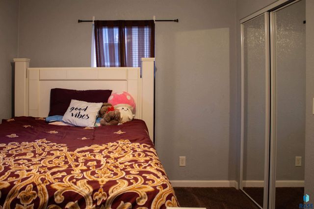 704 S Western Ave Avenue, Sioux Falls, SD 57104