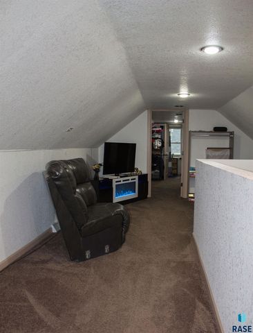 704 S Western Ave Avenue, Sioux Falls, SD 57104