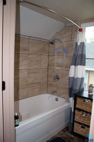 704 S Western Ave Avenue, Sioux Falls, SD 57104