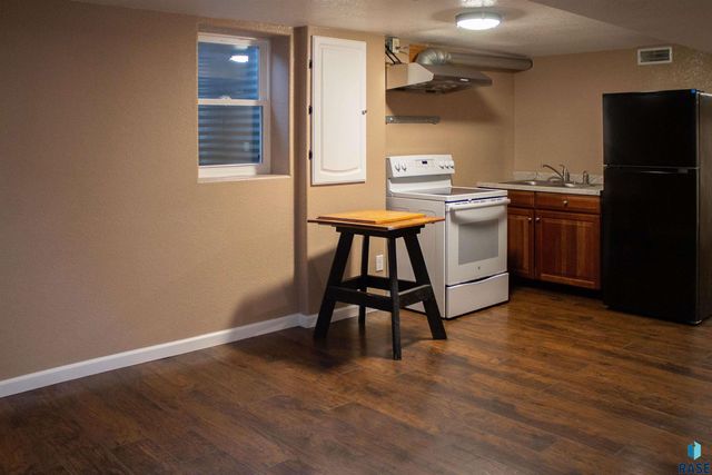 704 S Western Ave Avenue, Sioux Falls, SD 57104