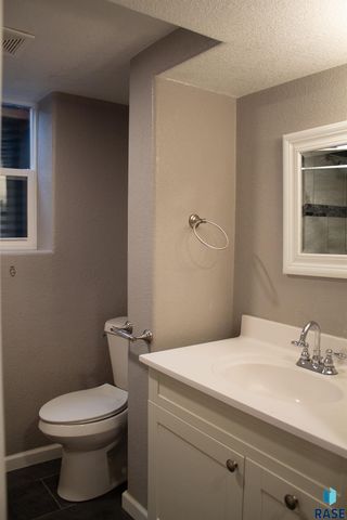 704 S Western Ave Avenue, Sioux Falls, SD 57104