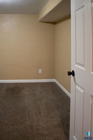 704 S Western Ave Avenue, Sioux Falls, SD 57104