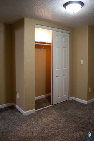 704 S Western Ave Avenue, Sioux Falls, SD 57104