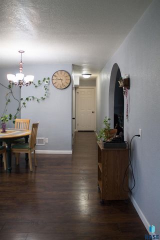 704 S Western Ave Avenue, Sioux Falls, SD 57104