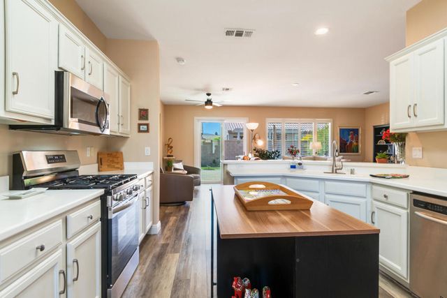 78663 Stansbury Court, Palm Desert, CA 92211