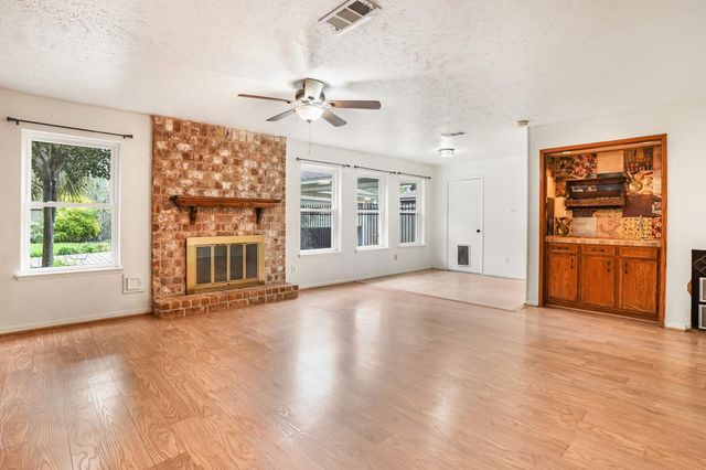 2918 Laurel Fork Drive, Kingwood, TX 77339