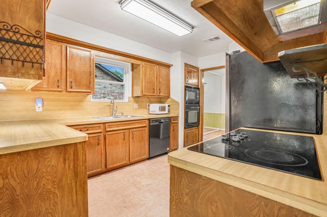 2918 Laurel Fork Drive, Kingwood, TX 77339