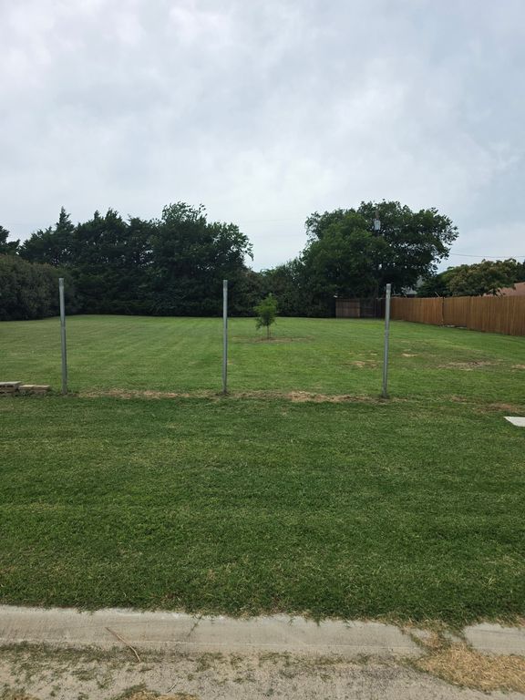 306 Brookfield Drive, Boyd, TX 76023