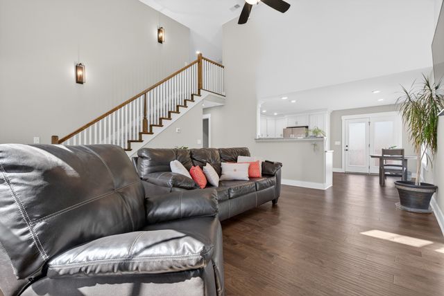 731 Hogan Rd, Clarksville, TN 37043