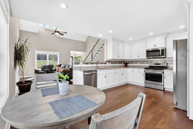 731 Hogan Rd, Clarksville, TN 37043