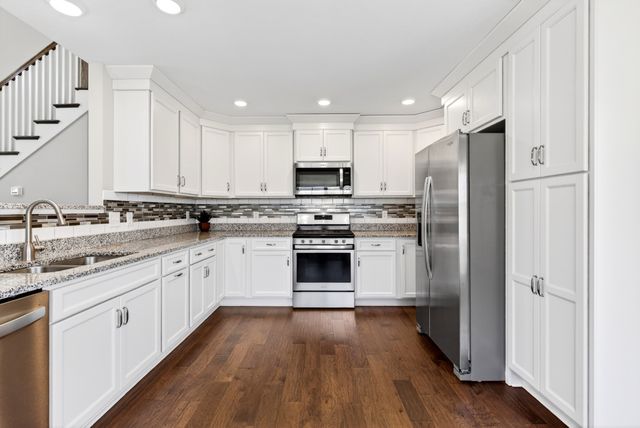 731 Hogan Rd, Clarksville, TN 37043