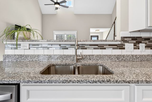 731 Hogan Rd, Clarksville, TN 37043