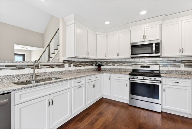 731 Hogan Rd, Clarksville, TN 37043