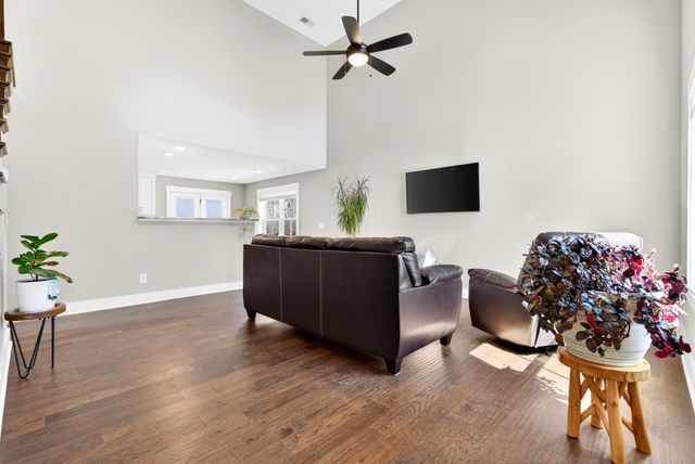 731 Hogan Rd, Clarksville, TN 37043