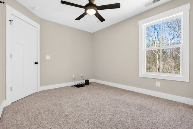 731 Hogan Rd, Clarksville, TN 37043