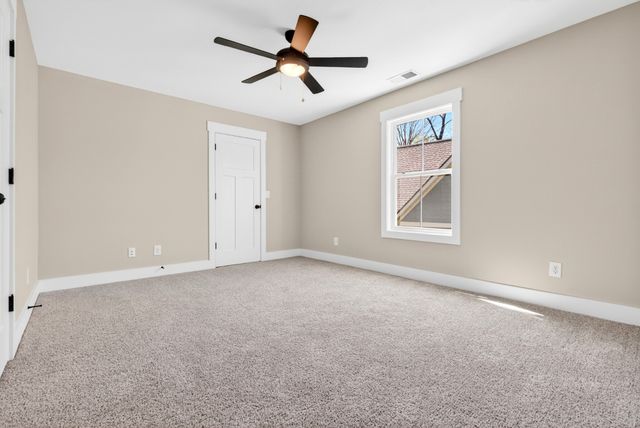 731 Hogan Rd, Clarksville, TN 37043