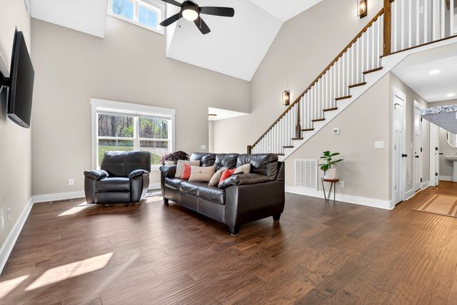 731 Hogan Rd, Clarksville, TN 37043