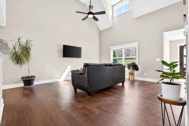 731 Hogan Rd, Clarksville, TN 37043