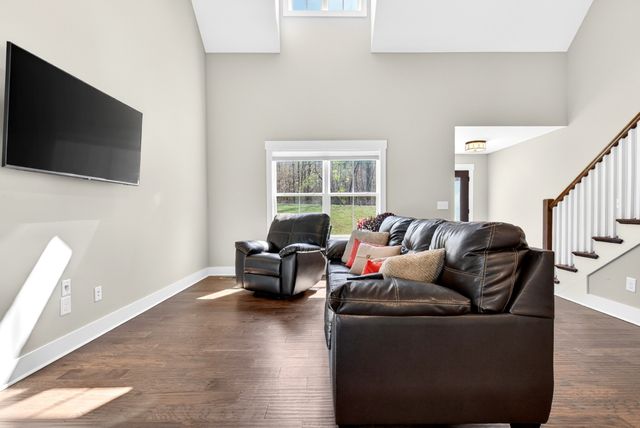 731 Hogan Rd, Clarksville, TN 37043