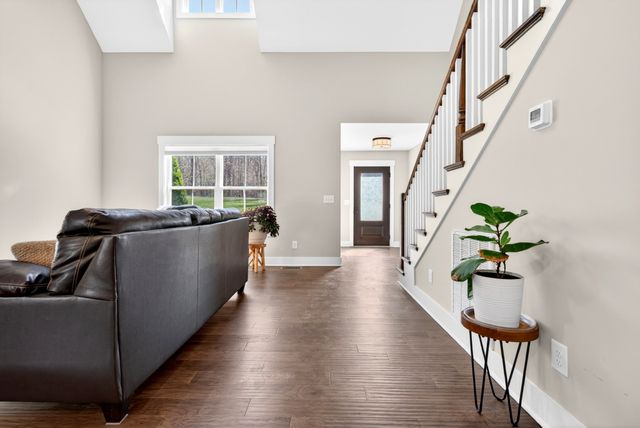 731 Hogan Rd, Clarksville, TN 37043