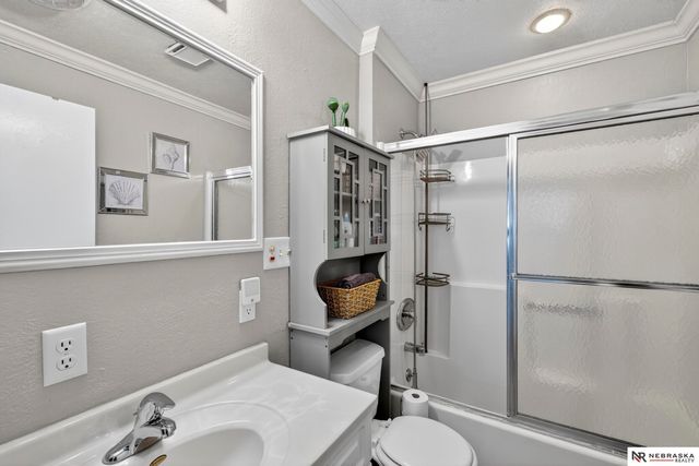 6615 Seward Street, Omaha, NE 68104