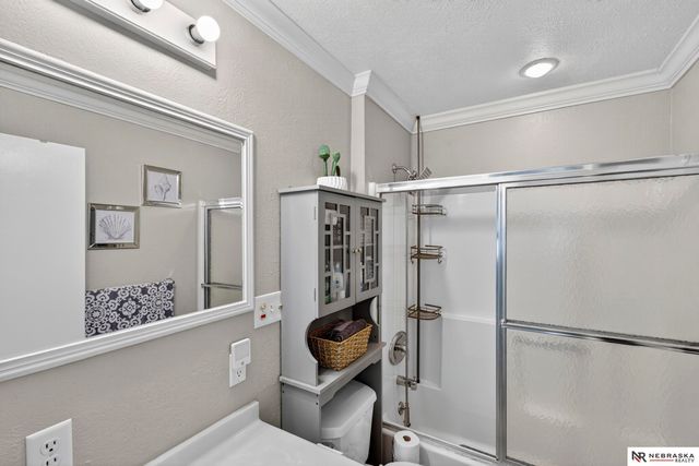 6615 Seward Street, Omaha, NE 68104