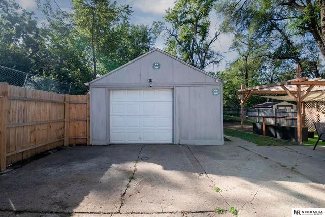 6615 Seward Street, Omaha, NE 68104