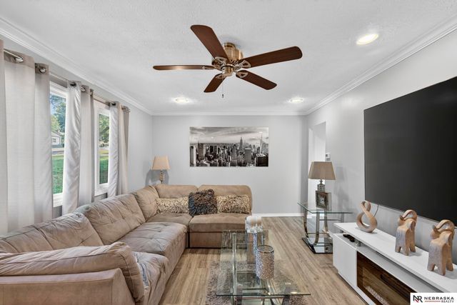 6615 Seward Street, Omaha, NE 68104