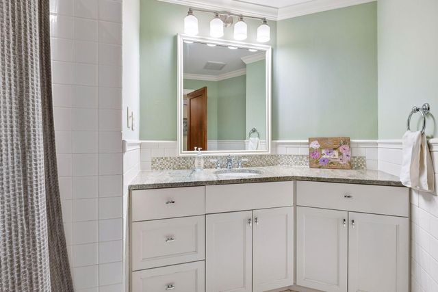6201 Scotia Drive, Edina, MN 55439