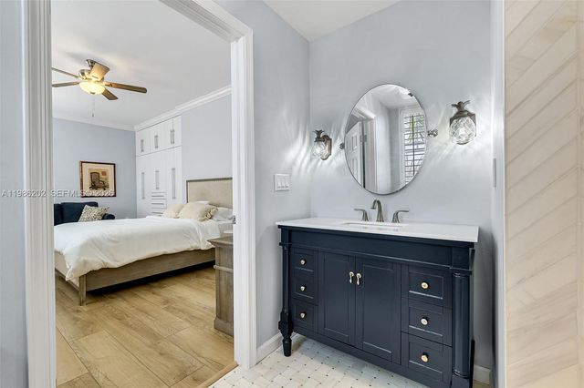 2870 Pine Tree Dr 3, Miami Beach, FL 33140