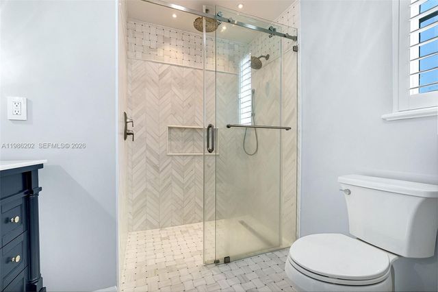 2870 Pine Tree Dr 3, Miami Beach, FL 33140