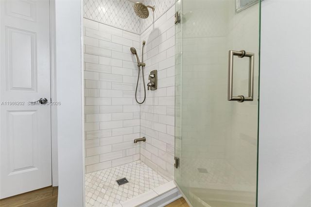 2870 Pine Tree Dr 3, Miami Beach, FL 33140