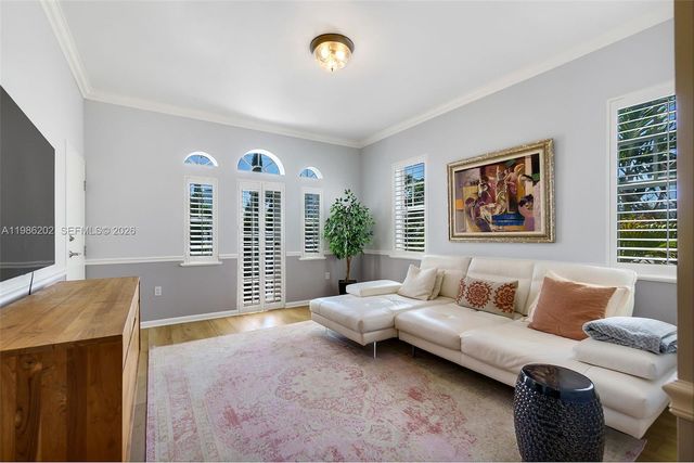 2870 Pine Tree Dr 3, Miami Beach, FL 33140